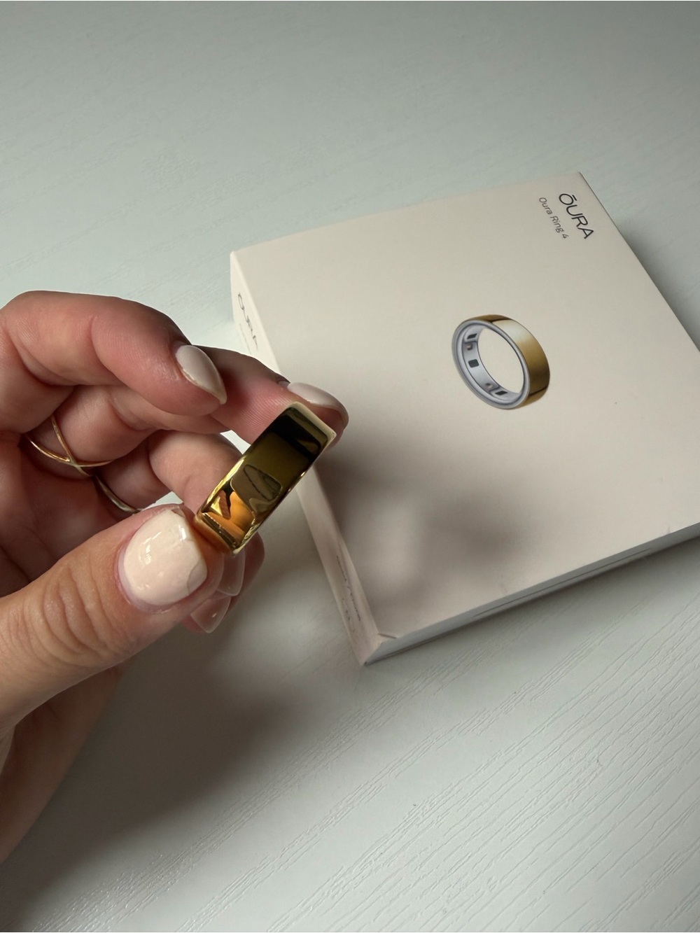 LIKE NEW • Oura 4 Gold Ring, Sz 8 - Picture 2 of 4